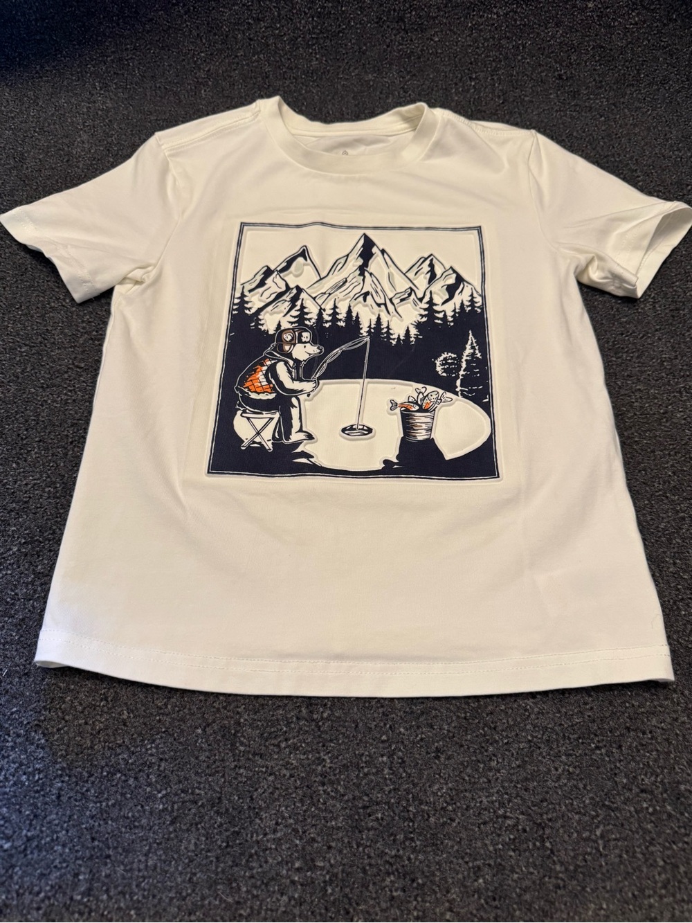 ASPEN Boys Graphic Tee White Ice Fishing Bear Mountain Scene Size 5/6